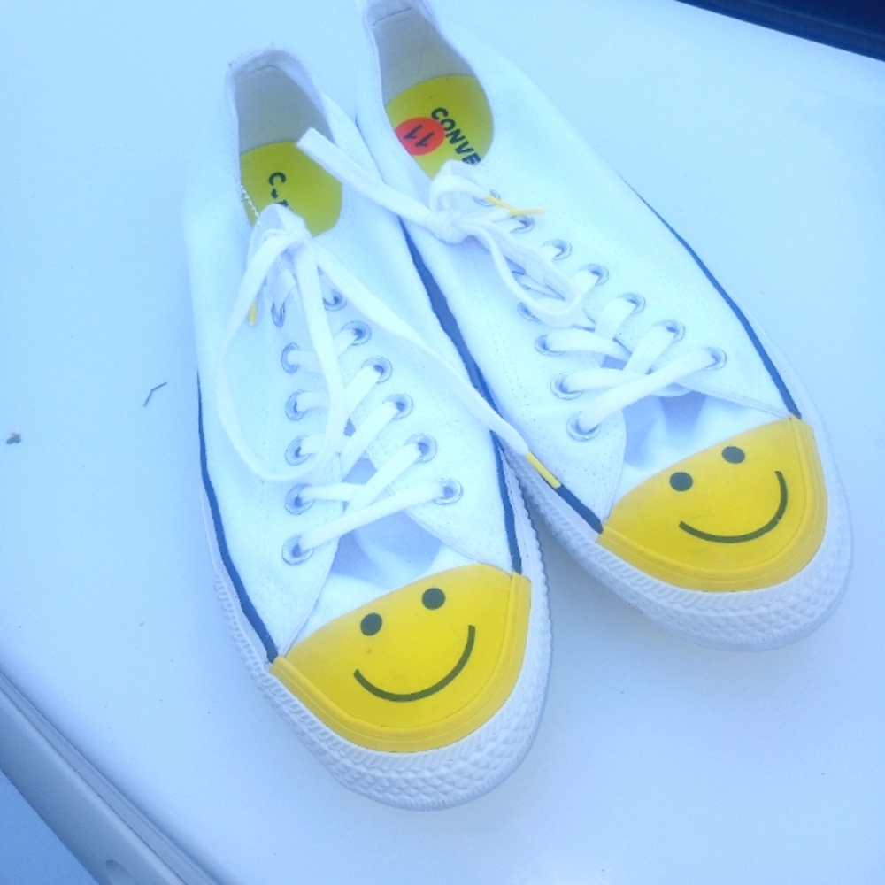 Converse Chuck Taylor all star smiley face  size 11